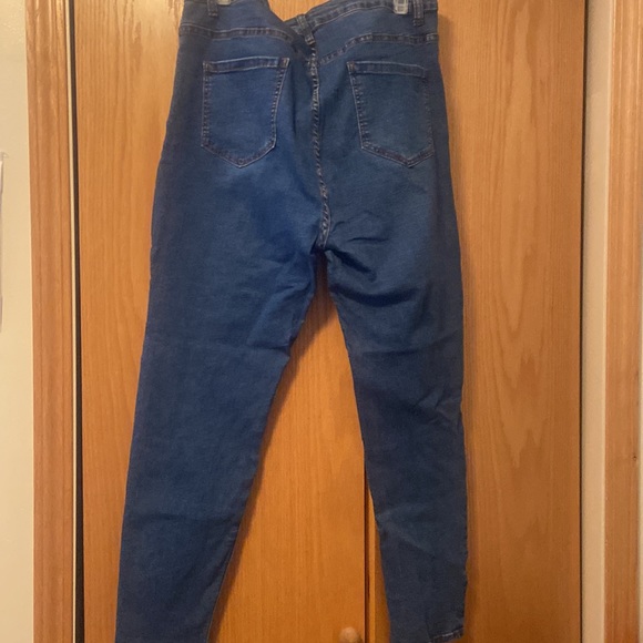 Preowned. Excellent condition - Picture 4 of 5